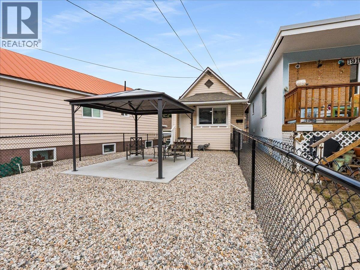 1911 SECOND Avenue, Trail