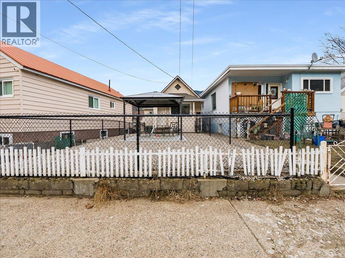 1911 SECOND Avenue, Trail