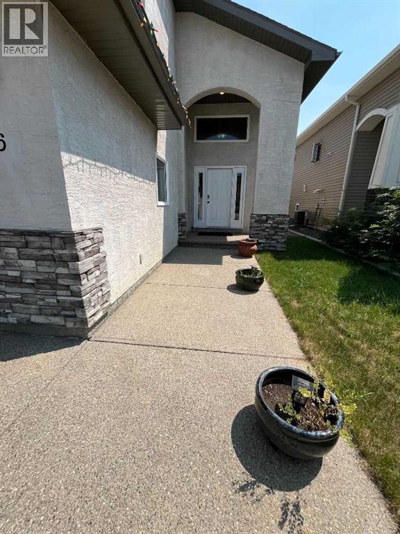 226 Gateway Manor S - Photo 3 of 39, Lethbridge, Alberta