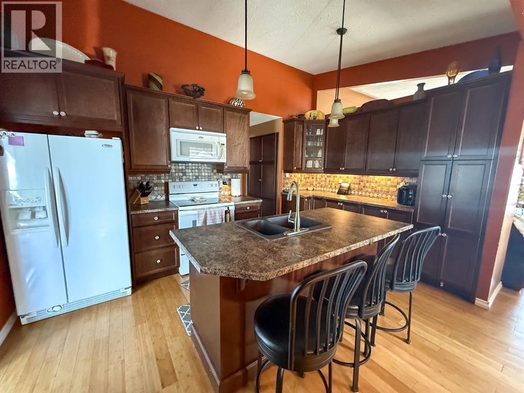 14 Virginia Avenue - Photo 5 of 30, Whitecourt, Alberta