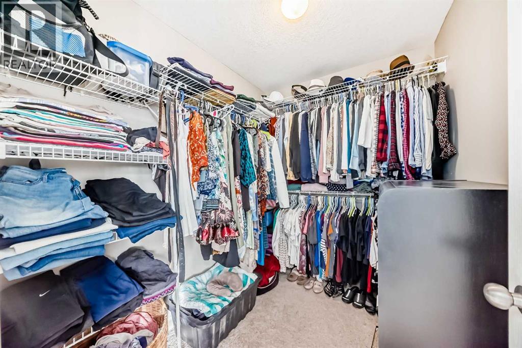 Single Family House 4 Level for Sale in  Inglewood Grove SE Inglewood Calgary 