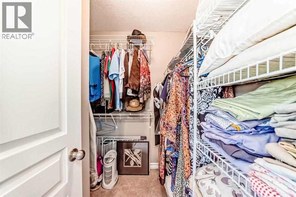 Single Family House 4 Level for Sale in  Inglewood Grove SE Inglewood Calgary 