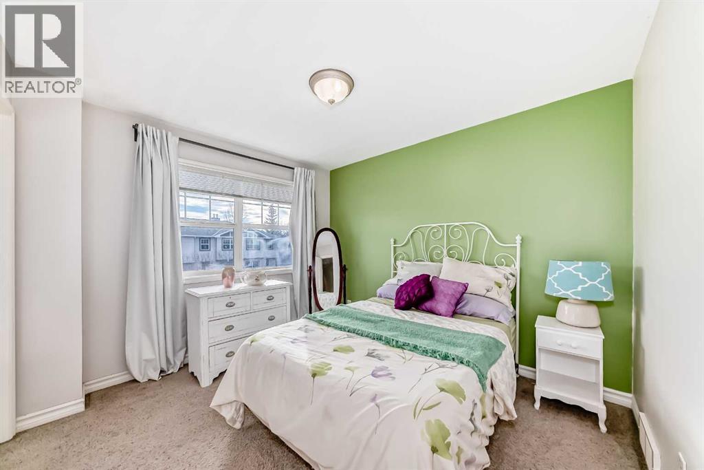 Single Family House 4 Level for Sale in  Inglewood Grove SE Inglewood Calgary 