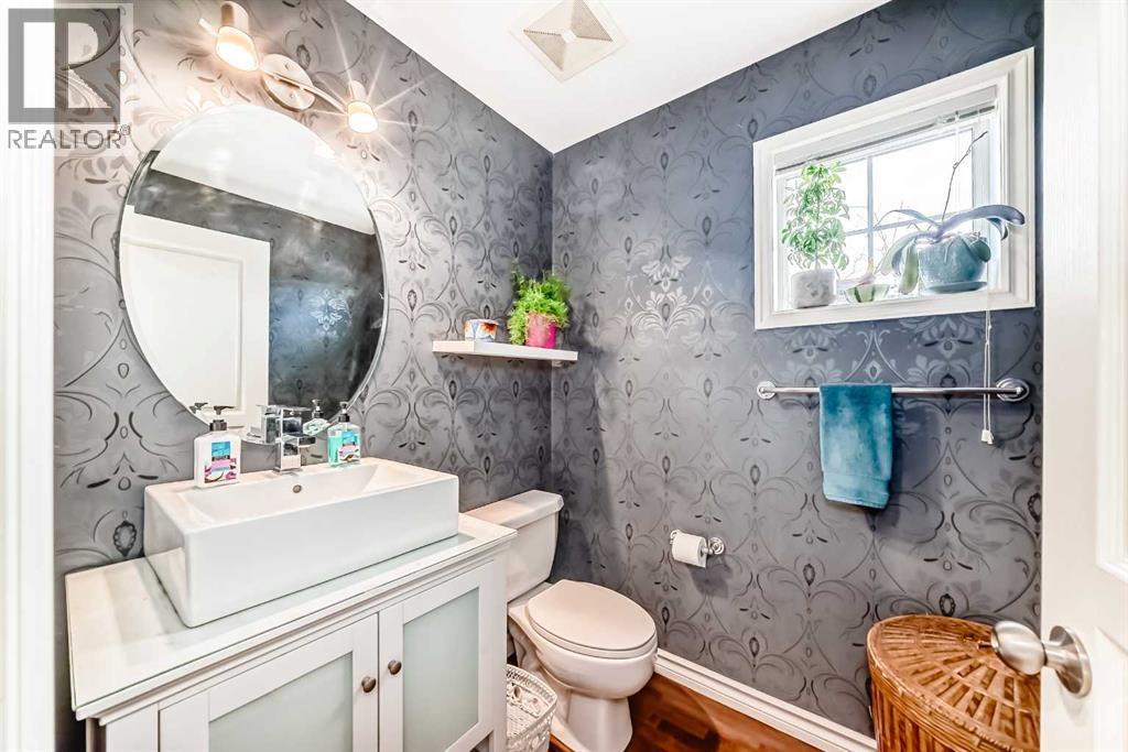 Single Family House 4 Level for Sale in  Inglewood Grove SE Inglewood Calgary 