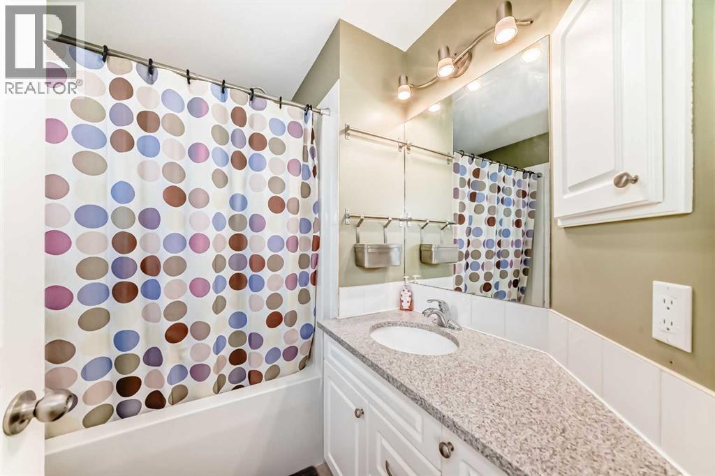 Single Family House 4 Level for Sale in  Inglewood Grove SE Inglewood Calgary 