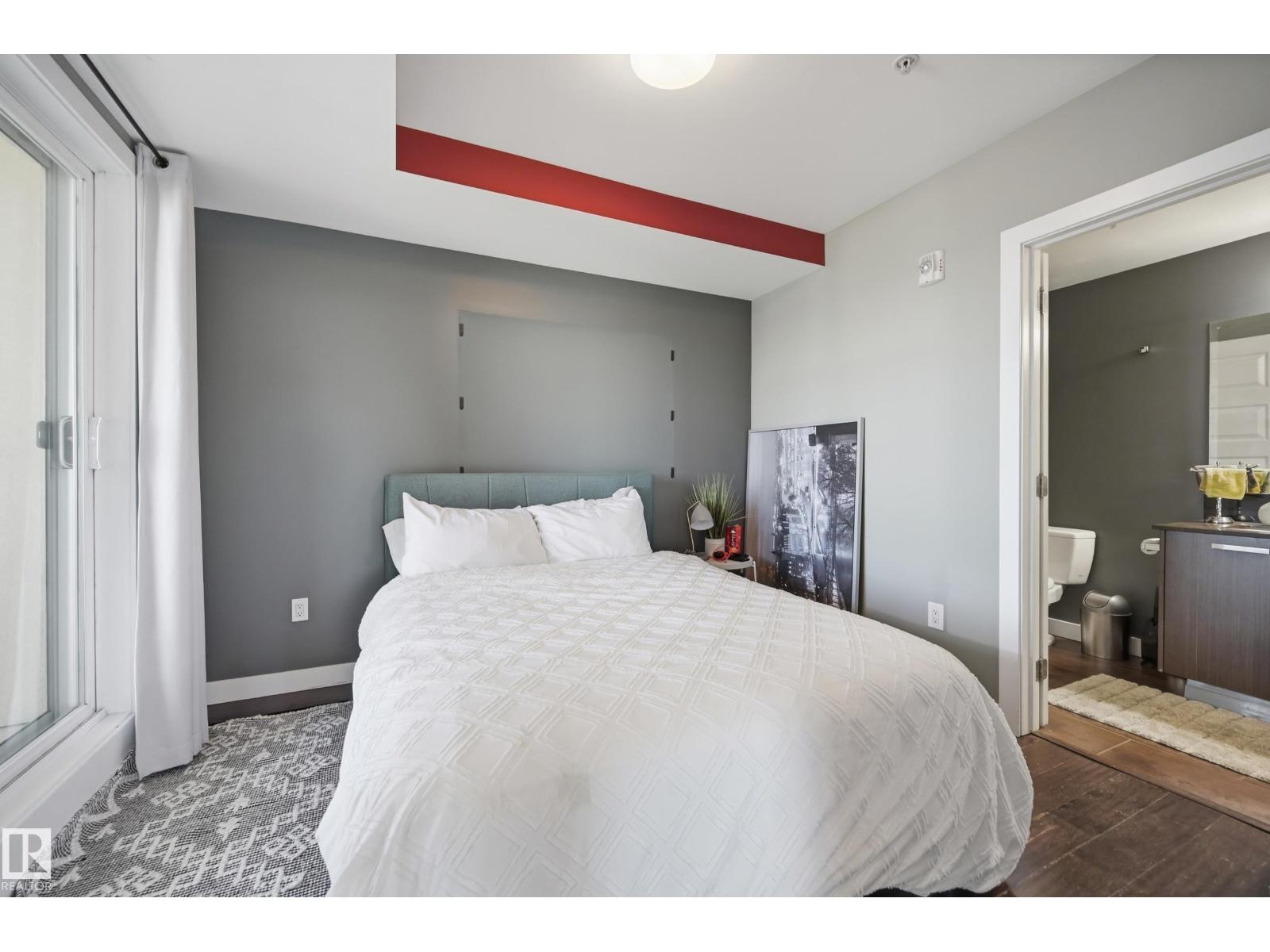 #2003 10388 105 ST NW - 16