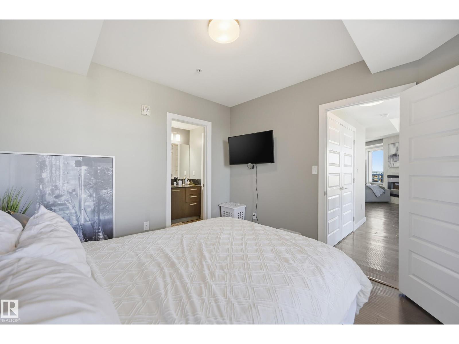 #2003 10388 105 ST NW - 17