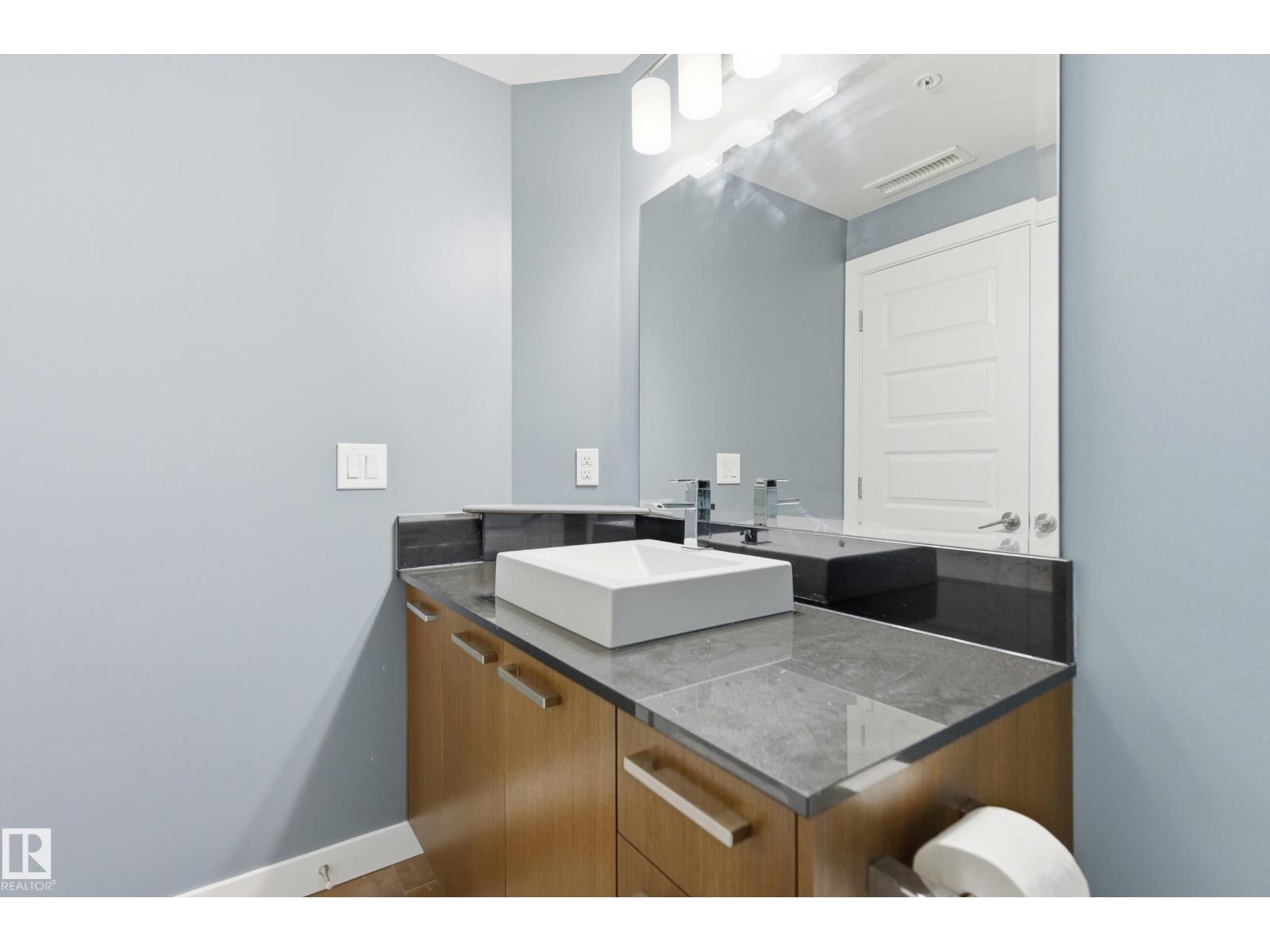 #2003 10388 105 ST NW - 22