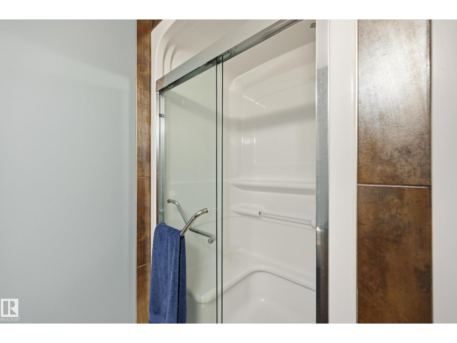 #2003 10388 105 ST NW - 23