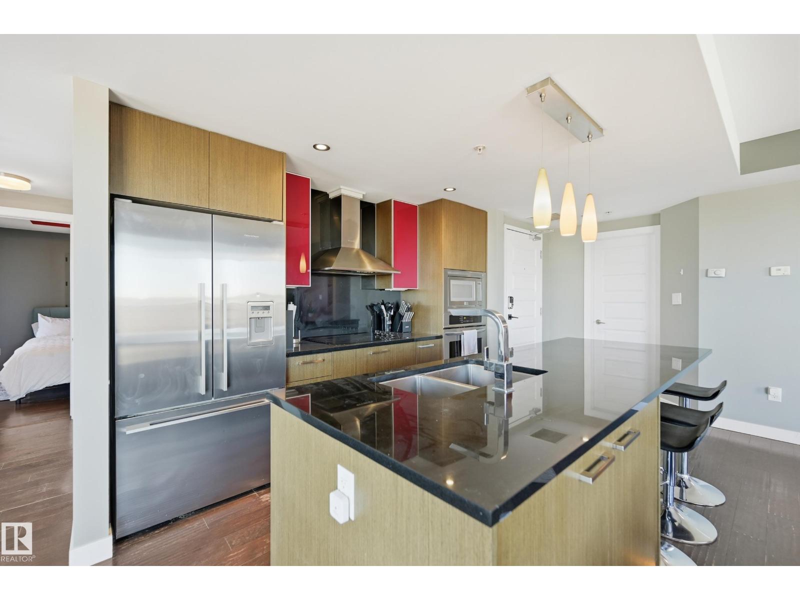 #2003 10388 105 ST NW - 4