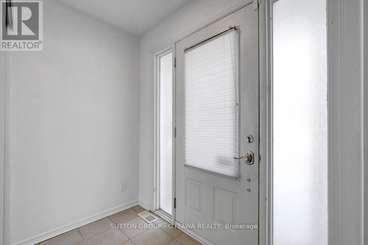 920 Dynes Unit 54 photo 4