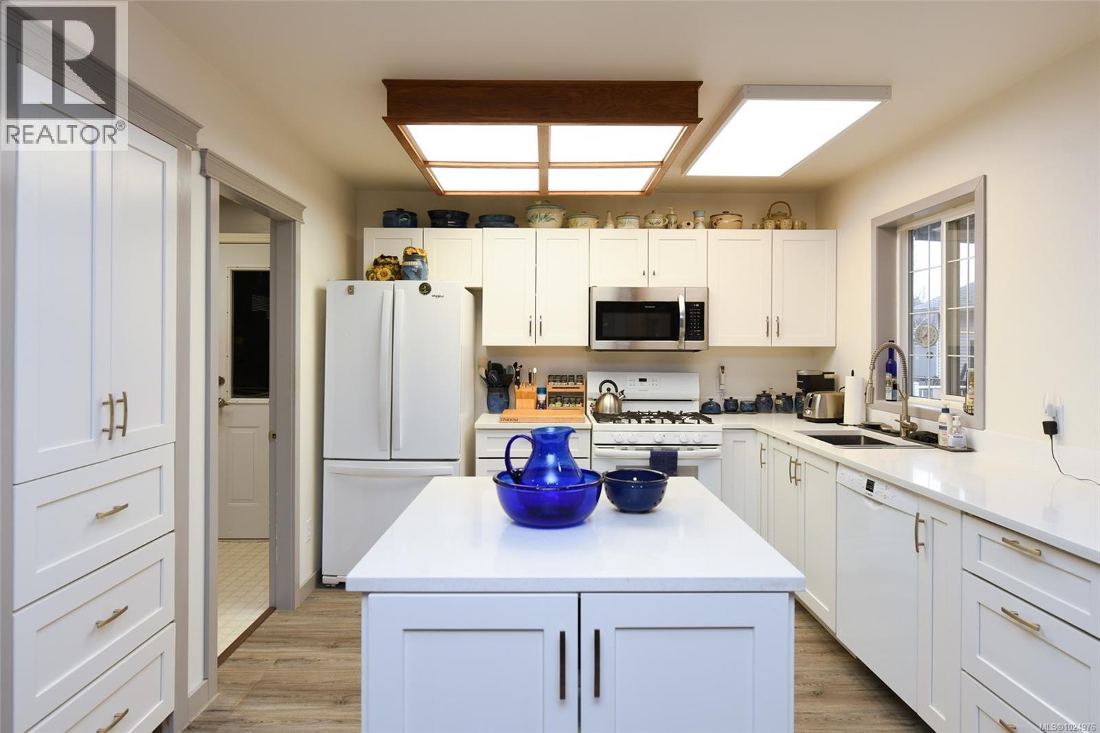 1331 Coast View Dr, Comox