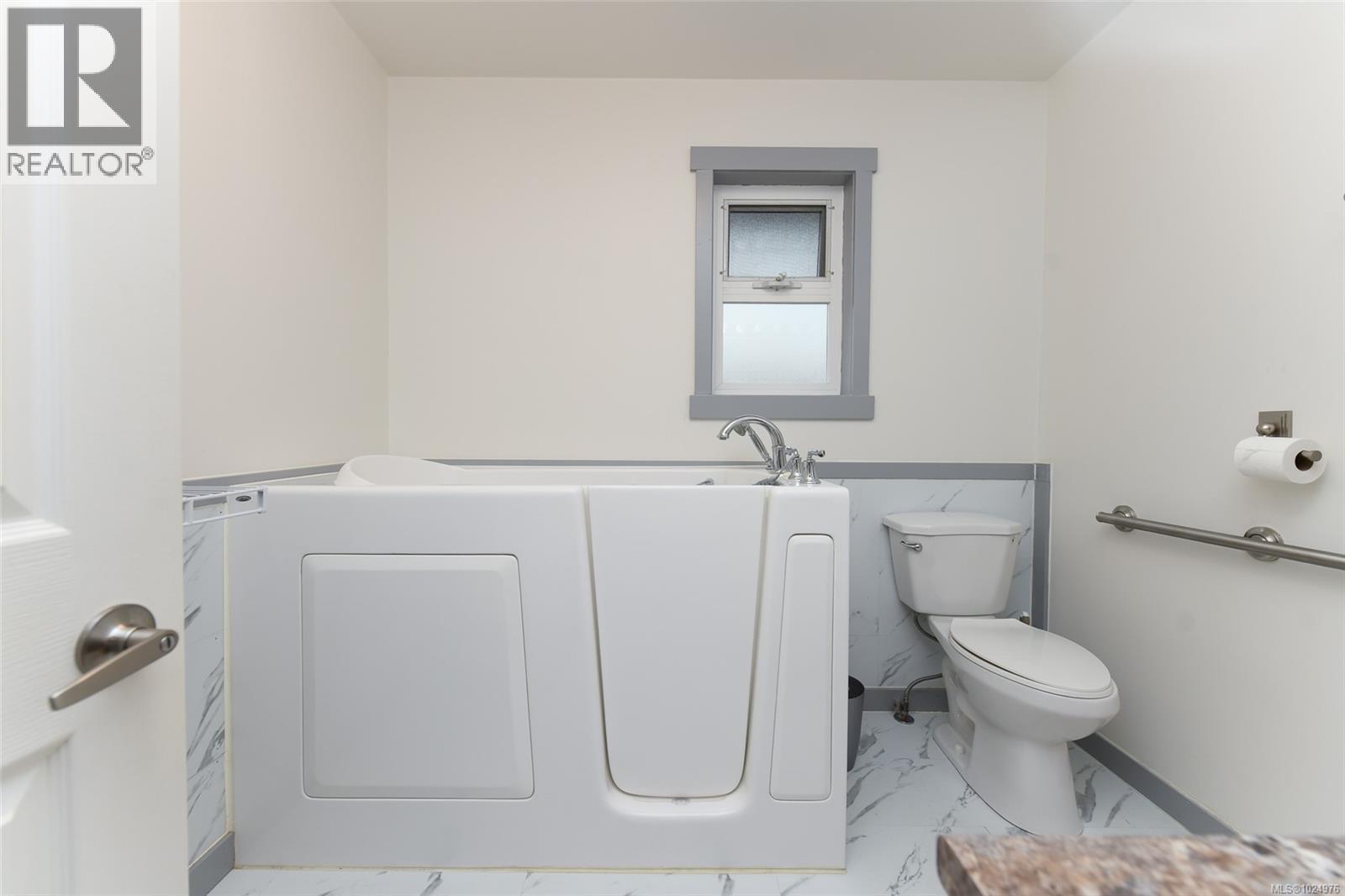 1331 Coast View Dr, Comox