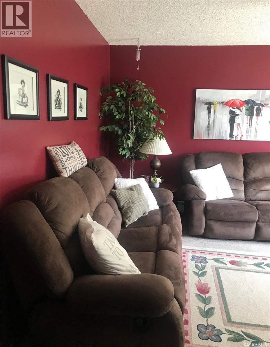 484 Stewart STREET — photo 8