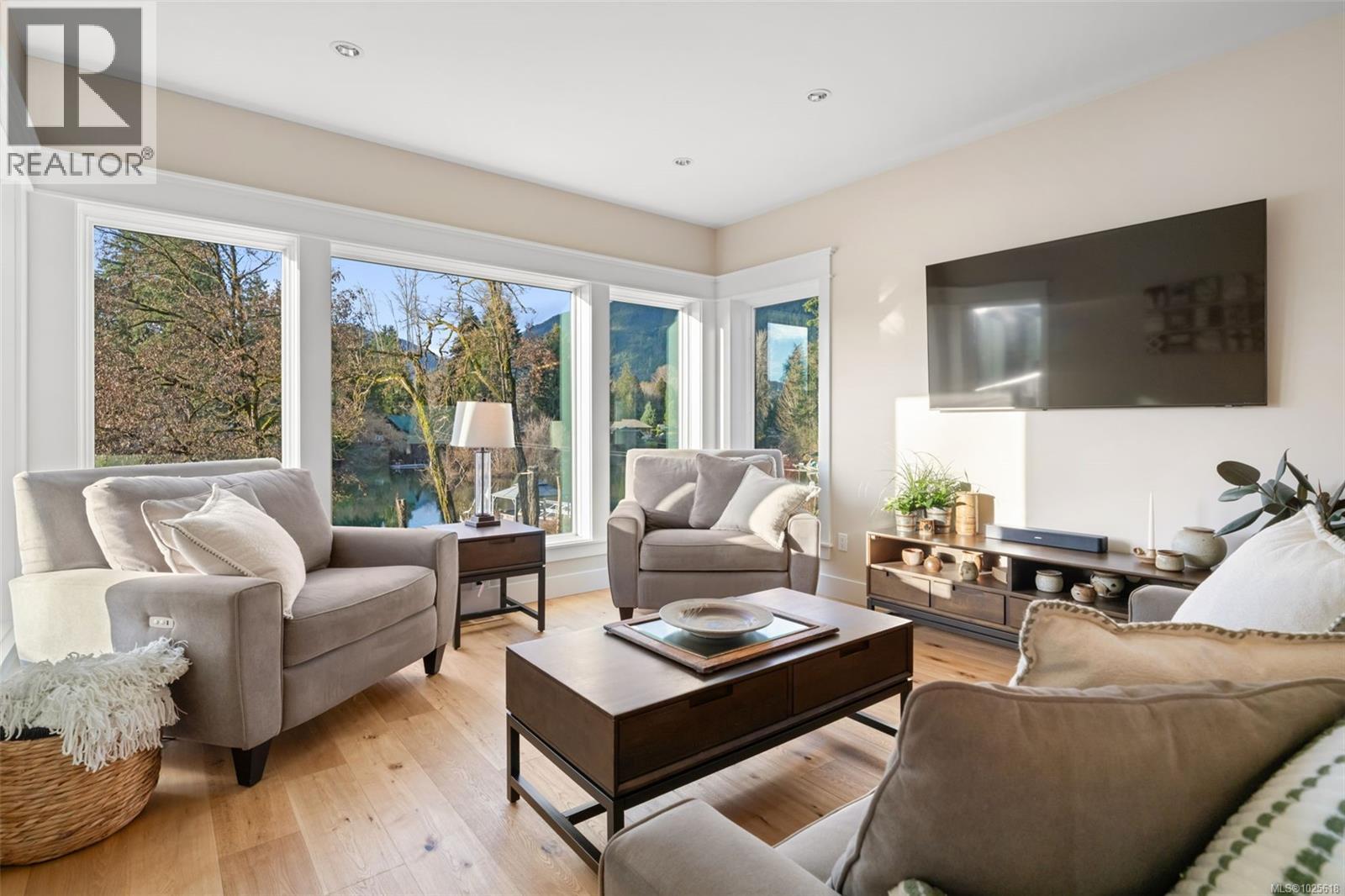 12 Prospect Ave, Lake Cowichan