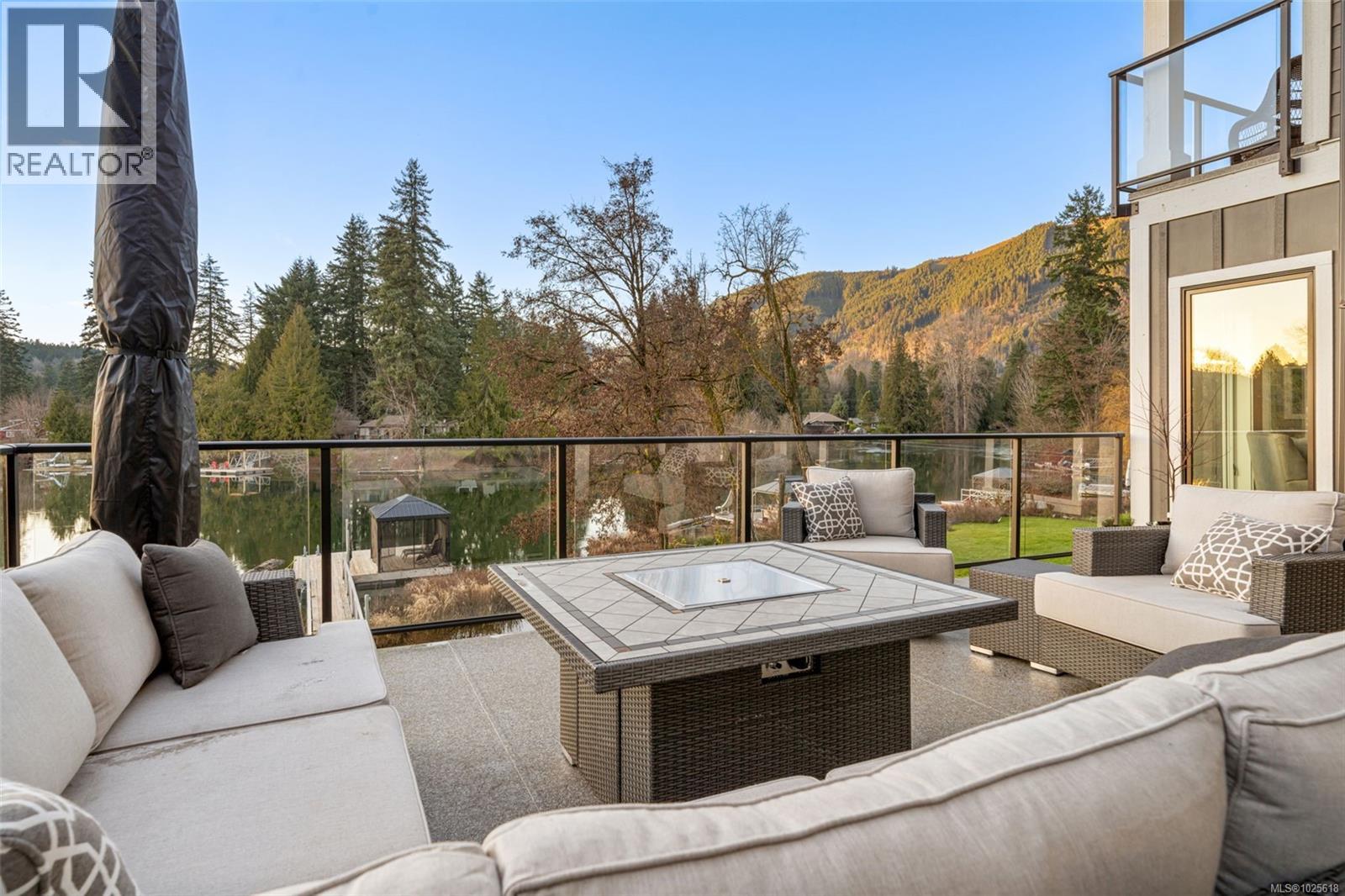 12 Prospect Ave, Lake Cowichan