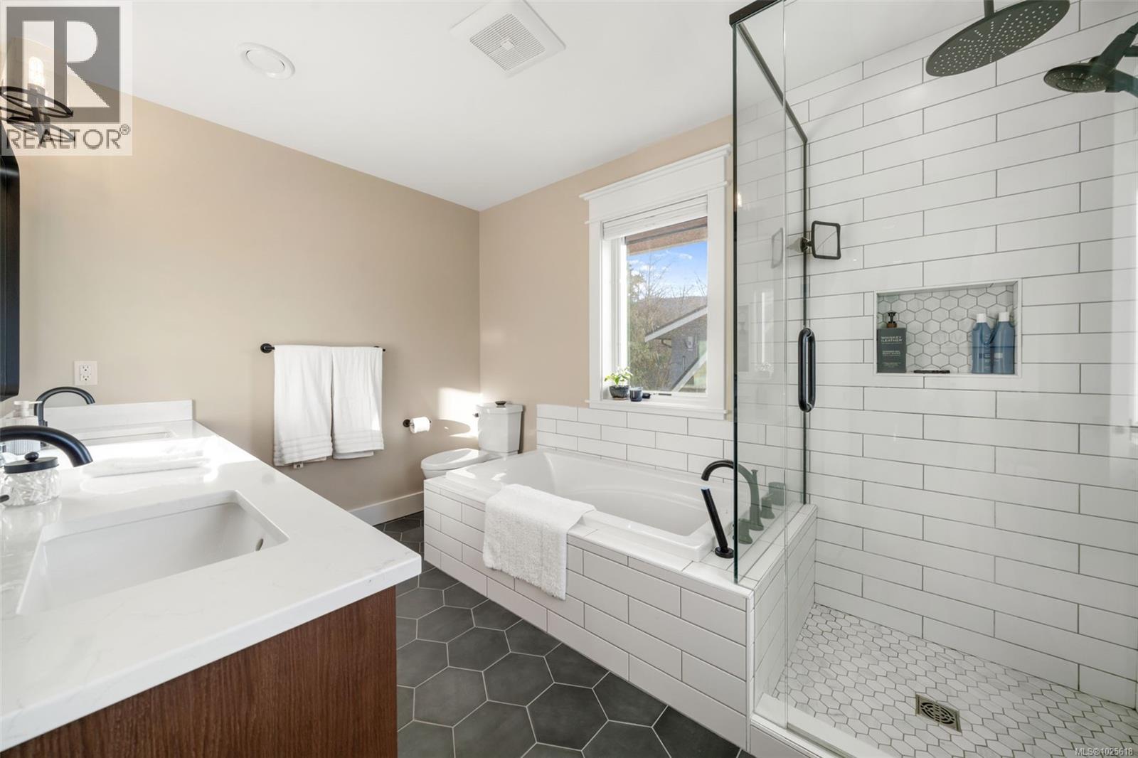 12 Prospect Ave, Lake Cowichan