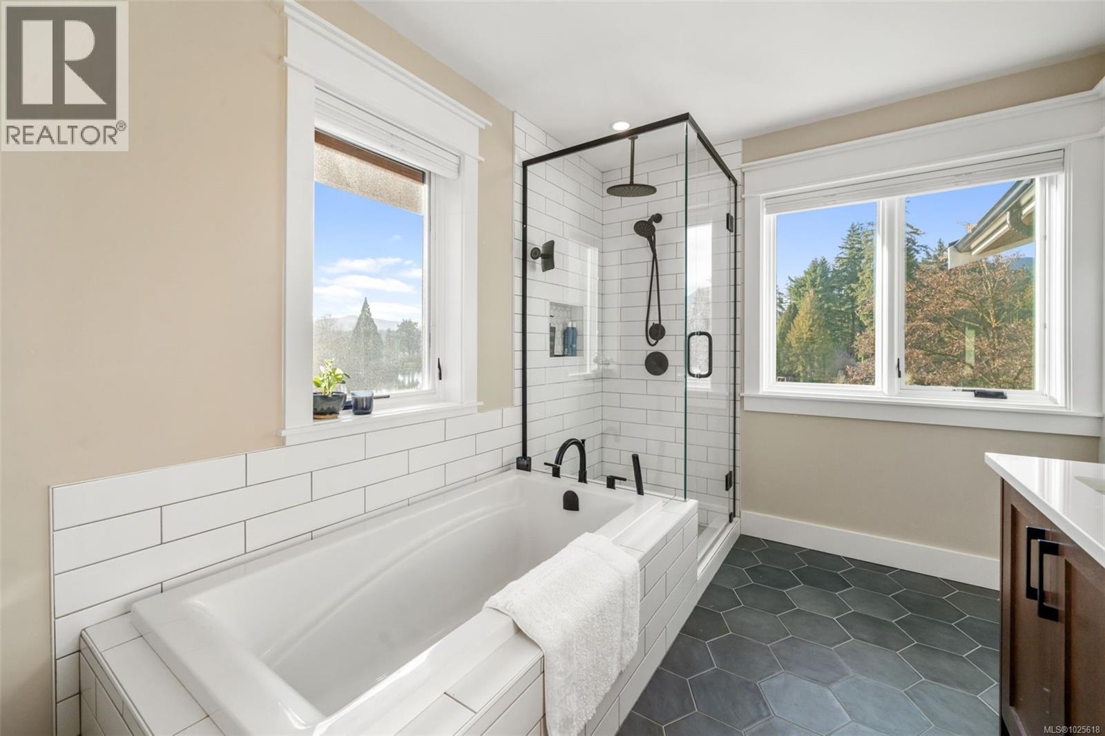 12 Prospect Ave, Lake Cowichan