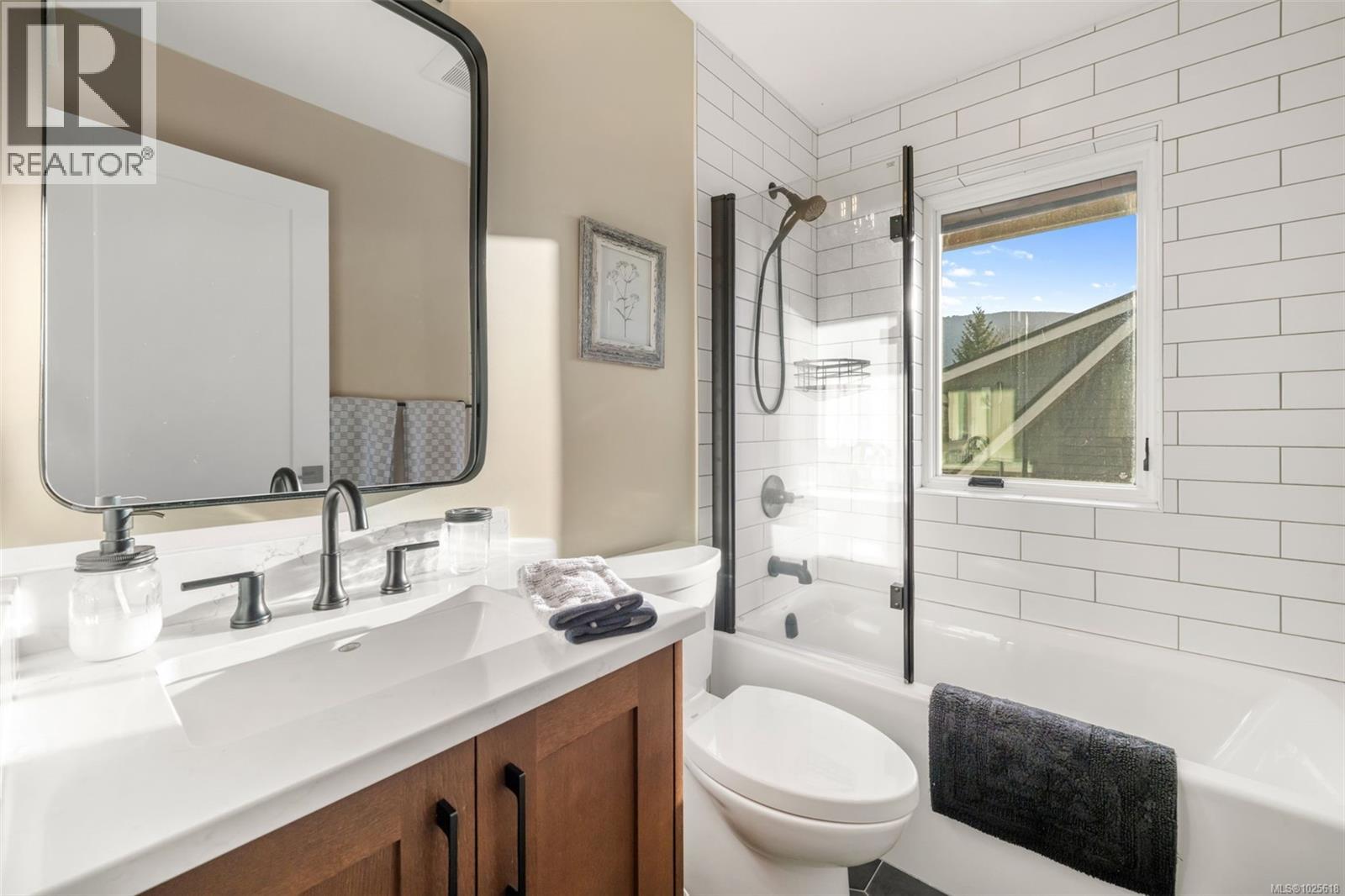 12 Prospect Ave, Lake Cowichan