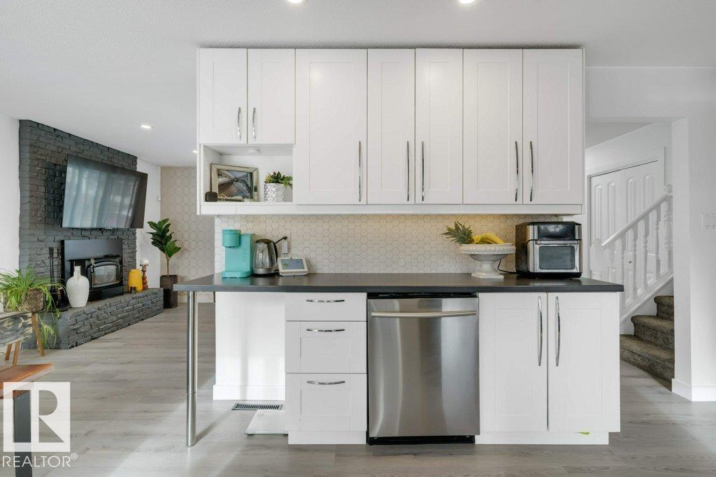 7611 141 AV NW NW, Edmonton