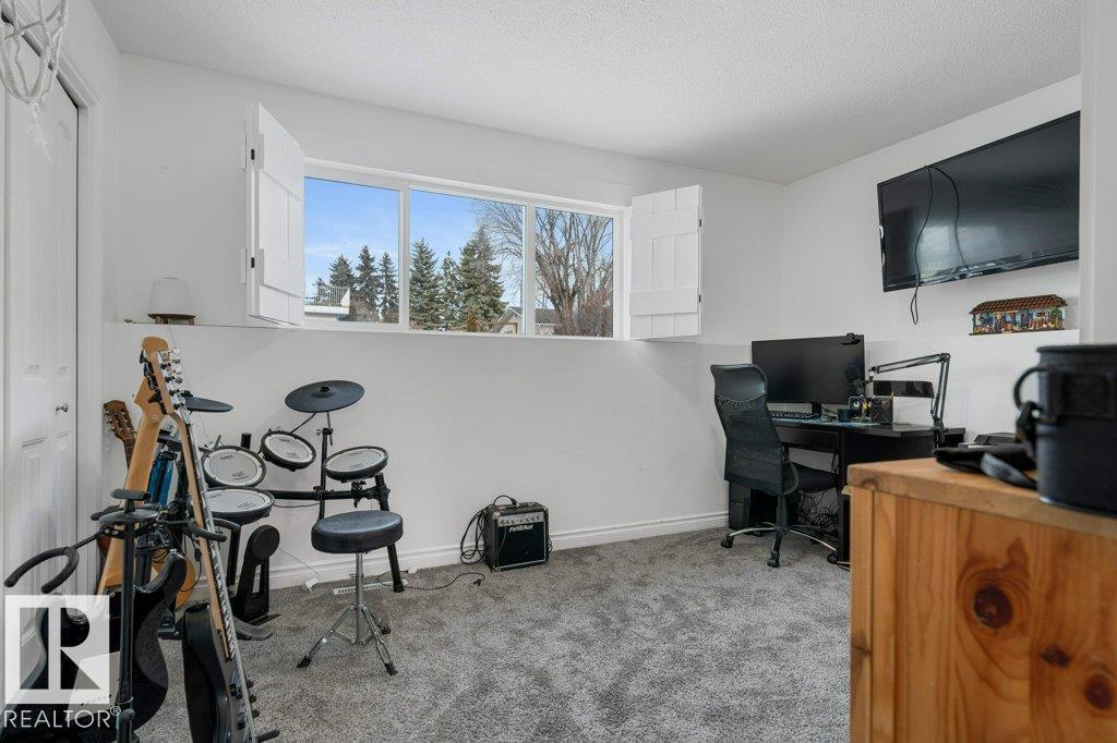 7611 141 AV NW NW, Edmonton