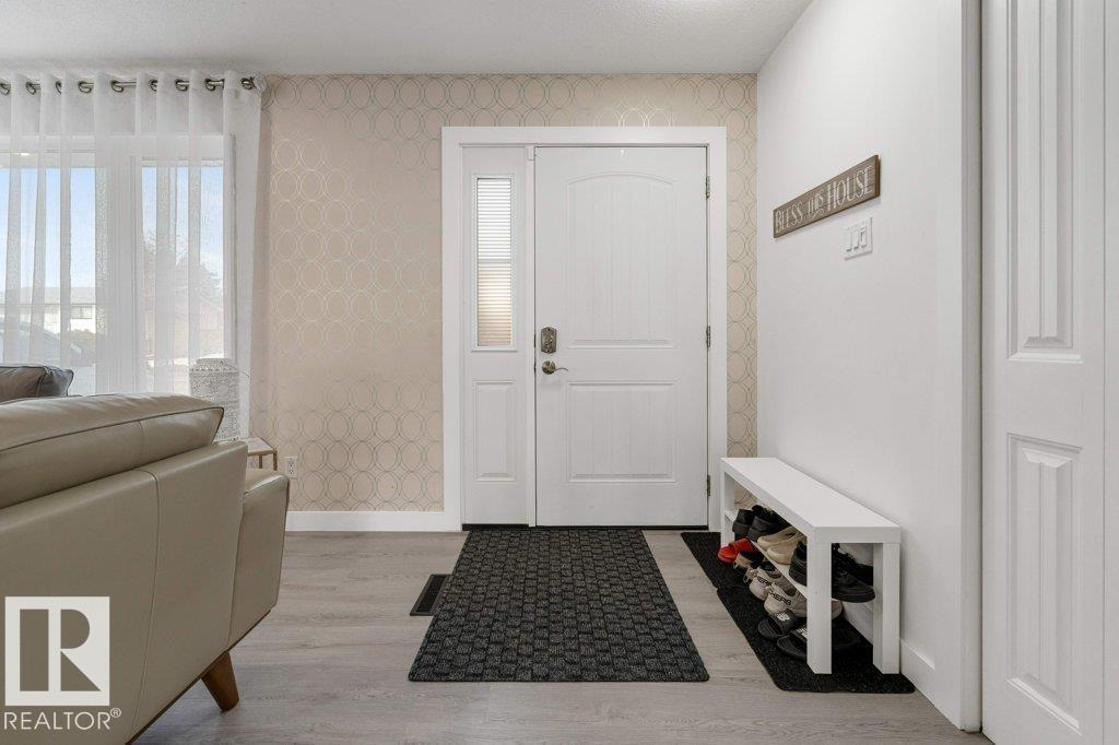 7611 141 AV NW NW, Edmonton