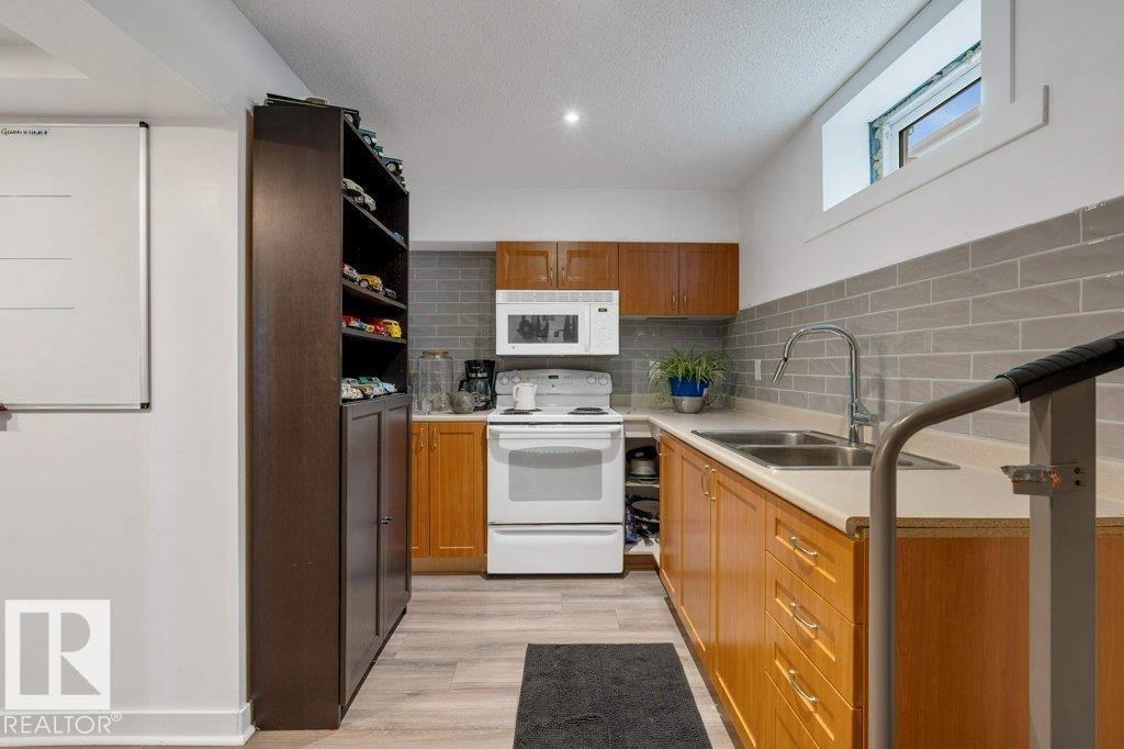 7611 141 AV NW NW, Edmonton