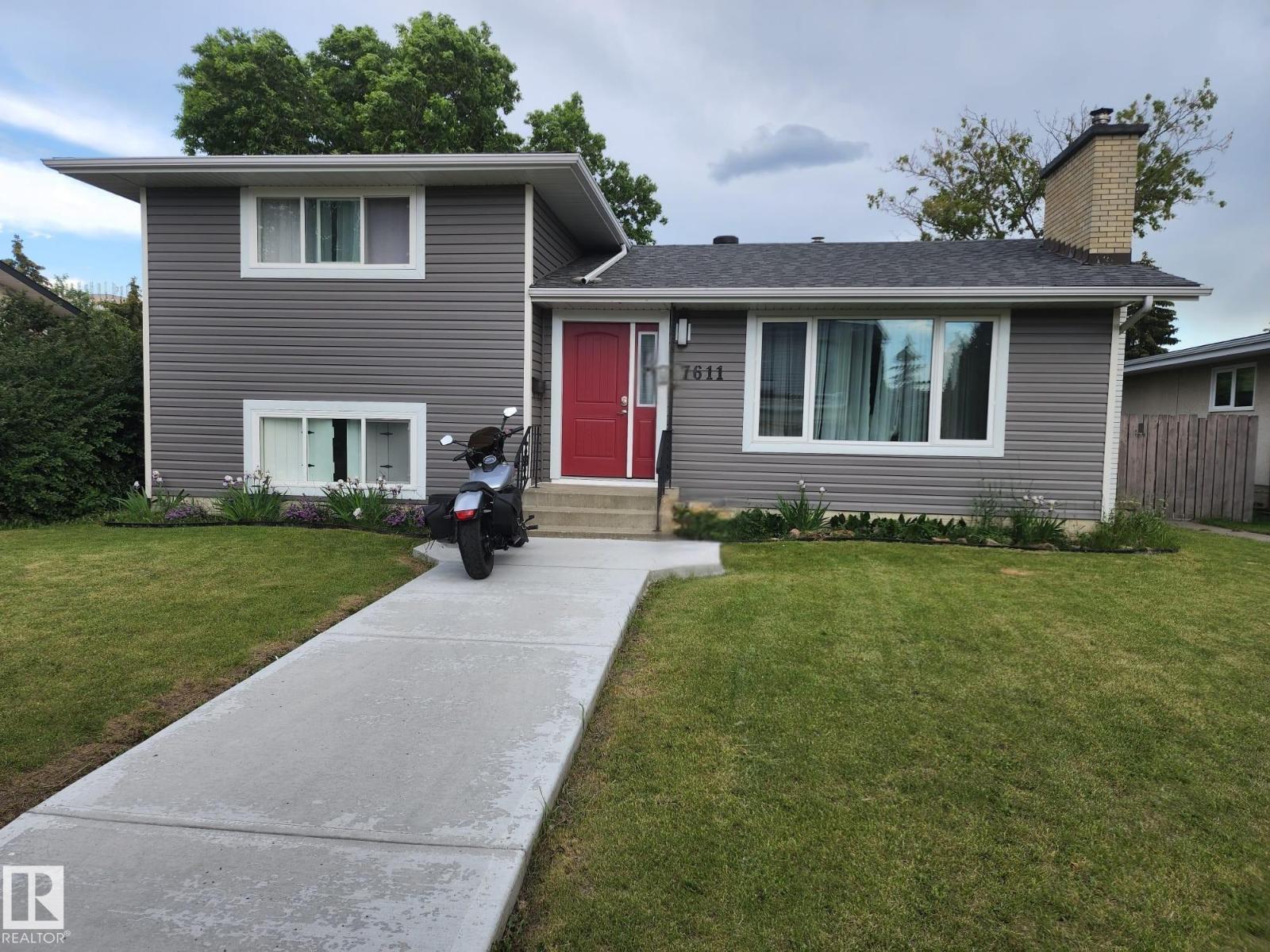 7611 141 AV NW NW, Edmonton