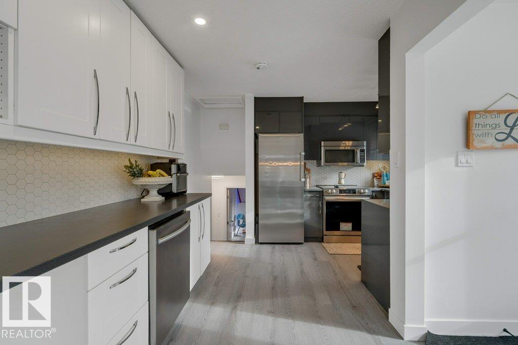 7611 141 AV NW NW, Edmonton