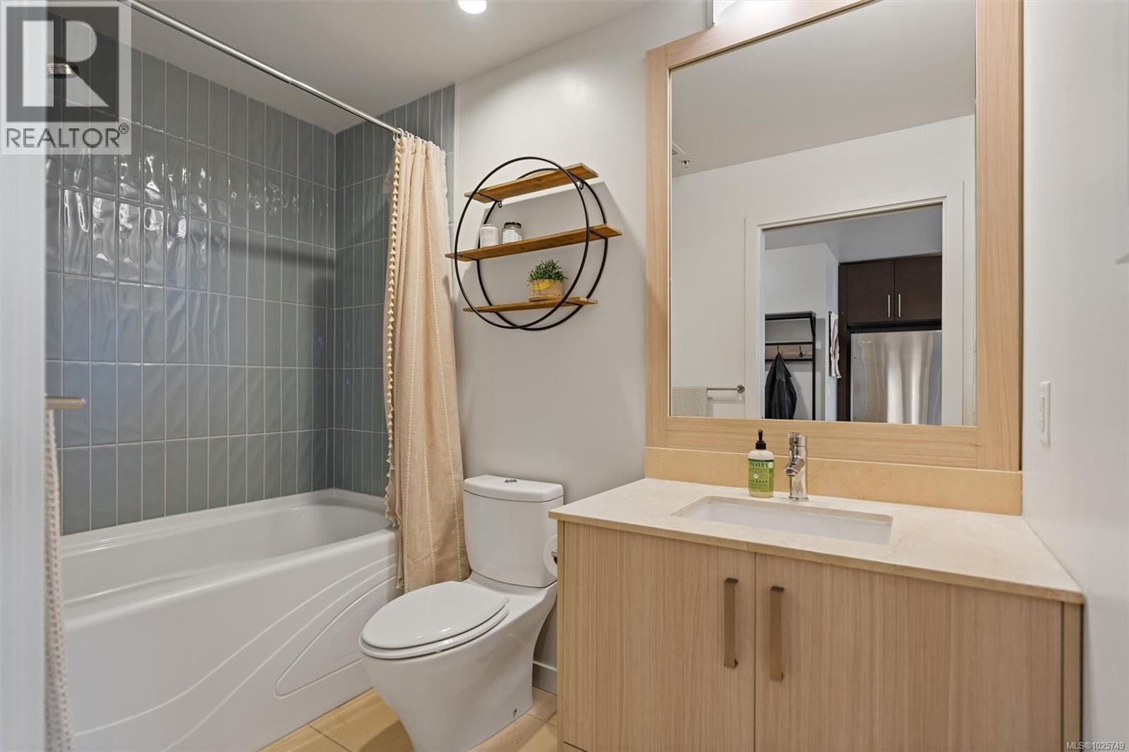 405 391 Tyee Road, Victoria