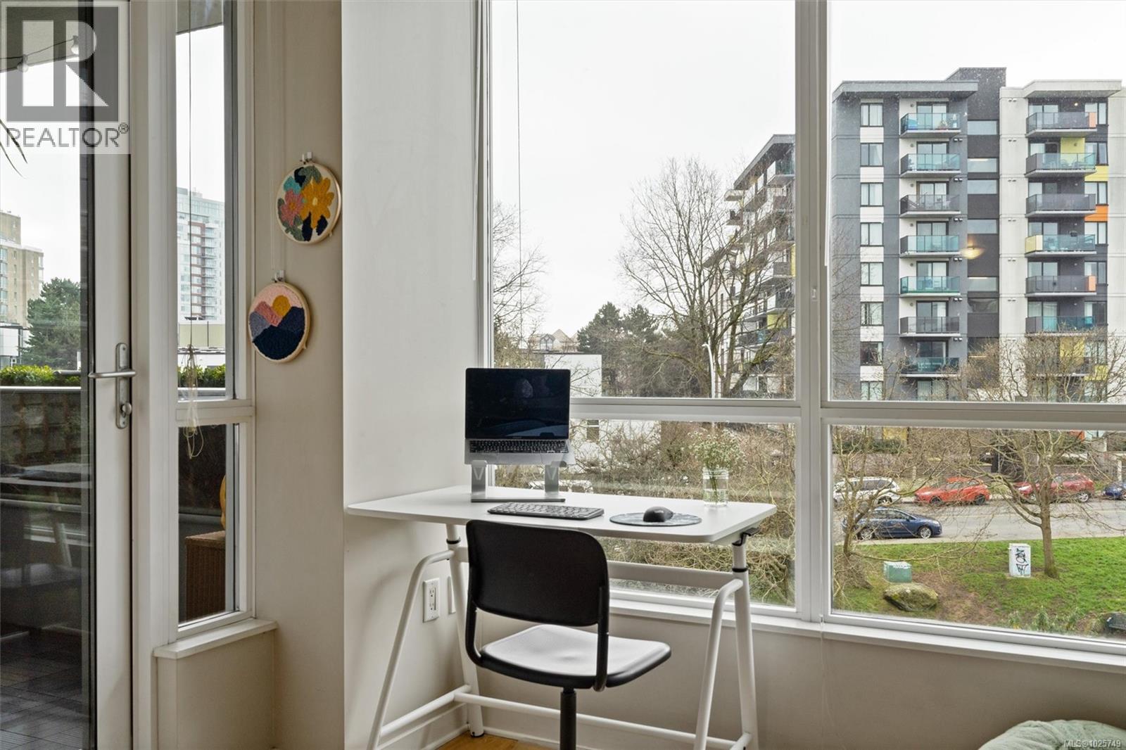 405 391 Tyee Road, Victoria