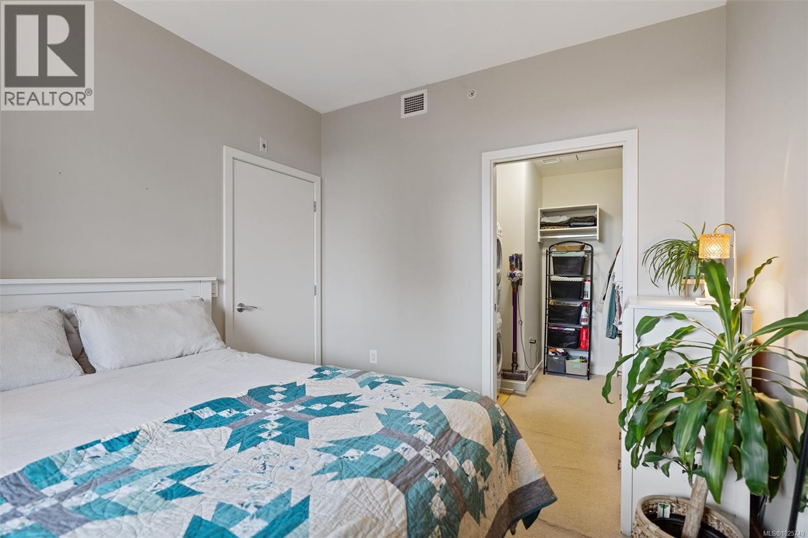 405 391 Tyee Road, Victoria