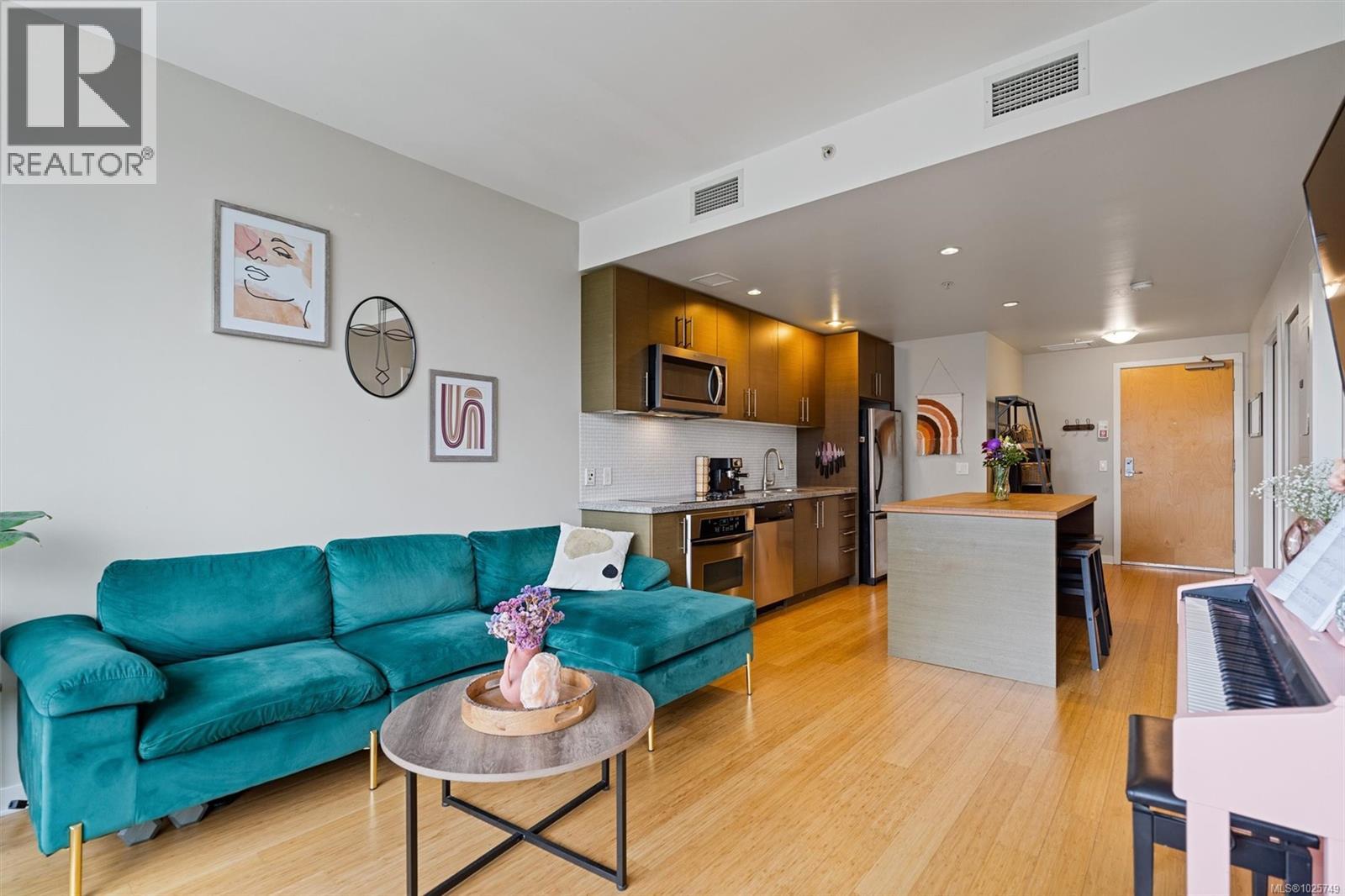 405 391 Tyee Road, Victoria