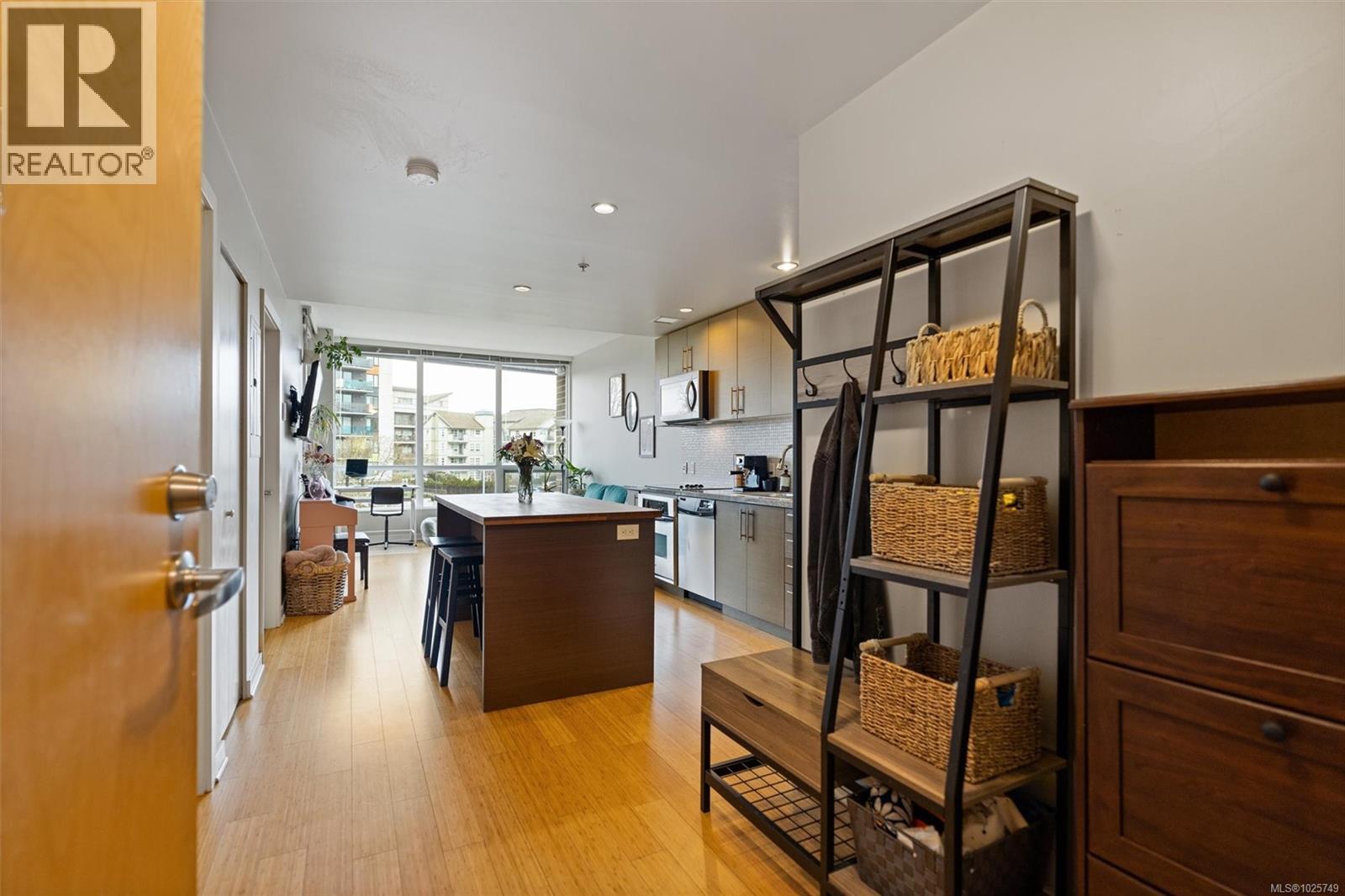 405 391 Tyee Road, Victoria