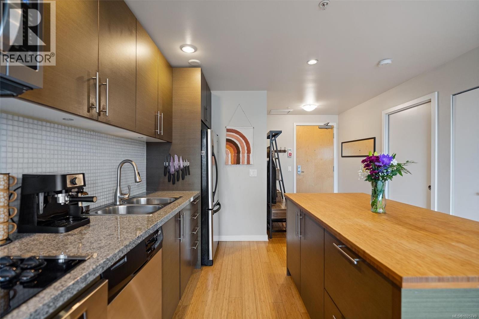 405 391 Tyee Road, Victoria