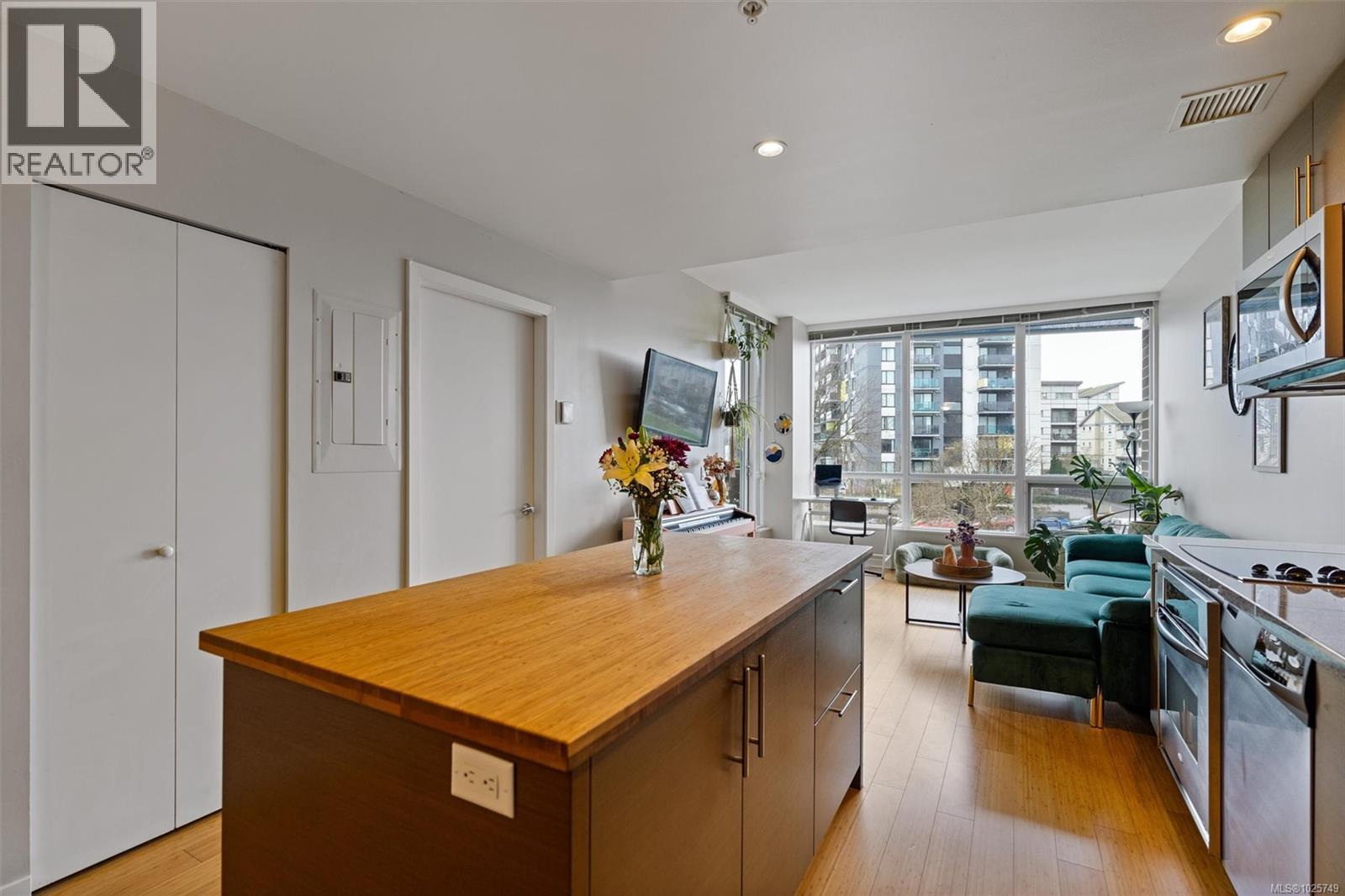 405 391 Tyee Road, Victoria