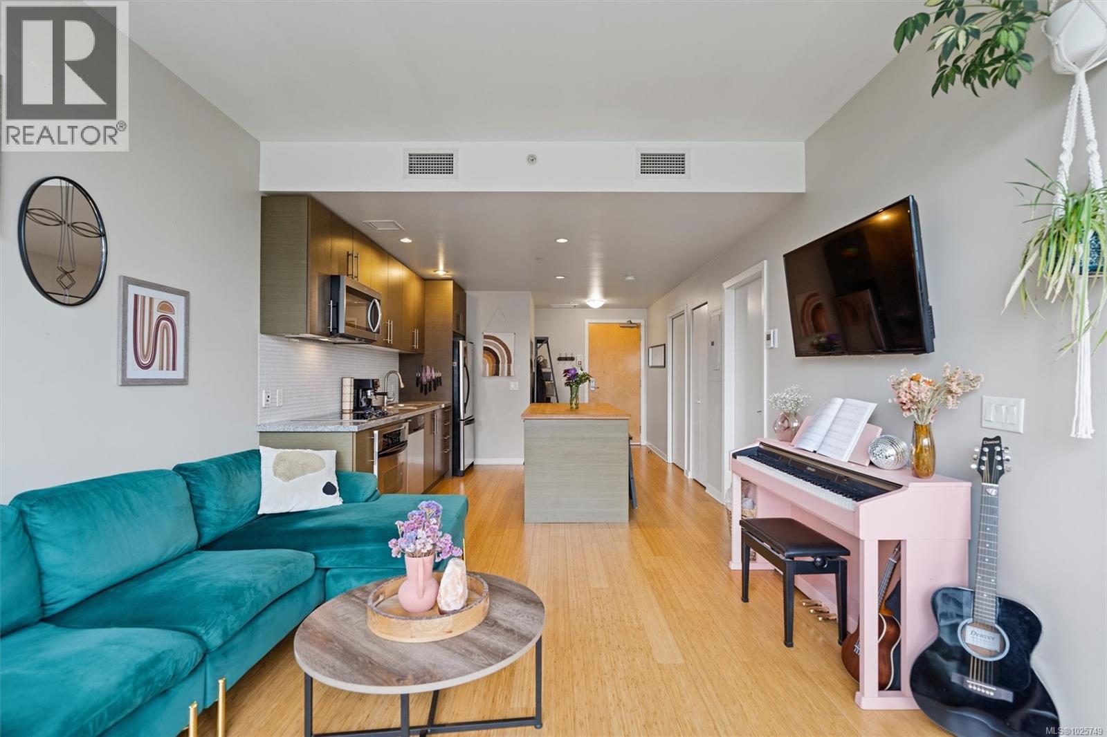 405 391 Tyee Road, Victoria