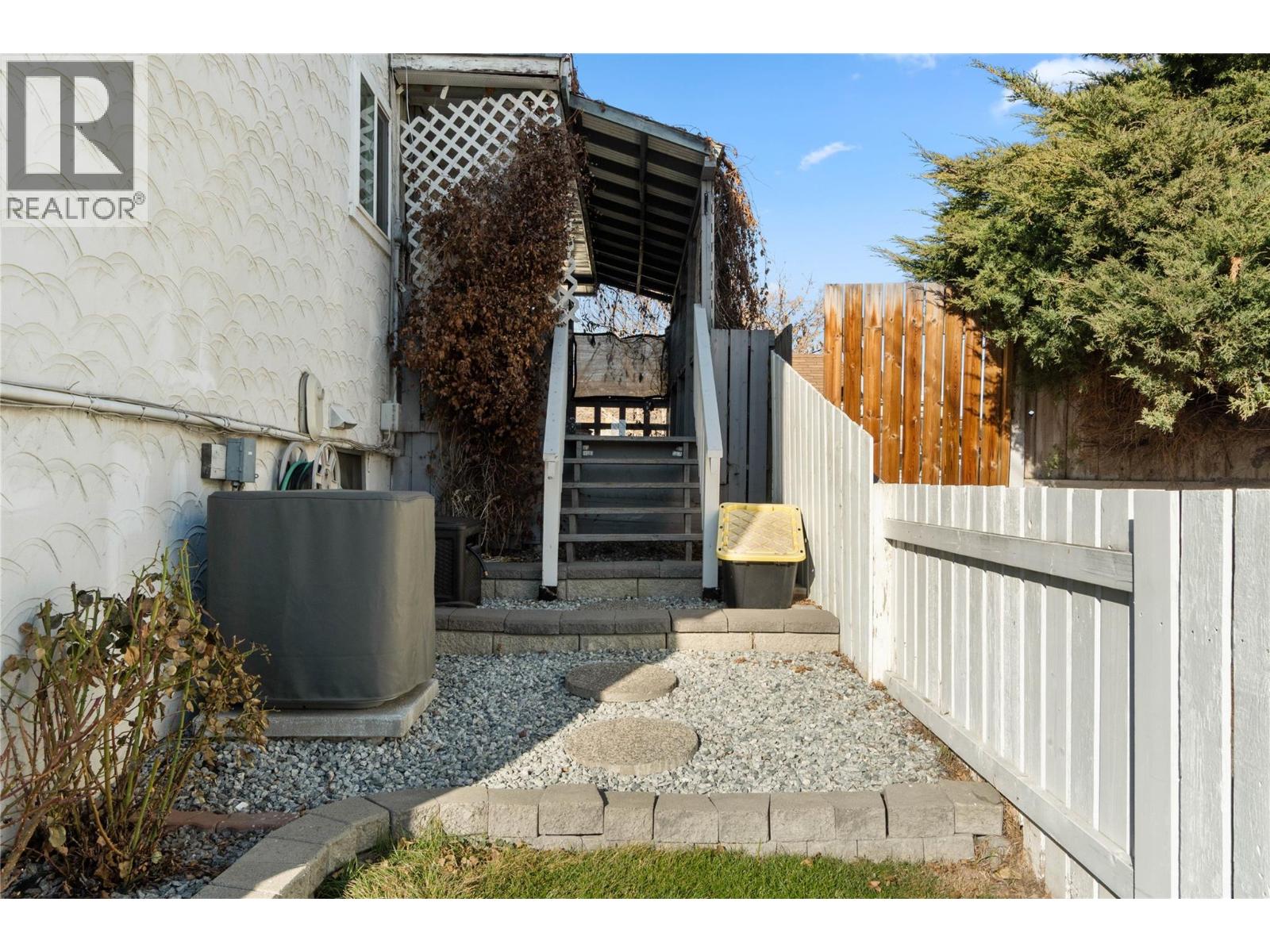 1144 PEMBROKE Avenue, Kamloops