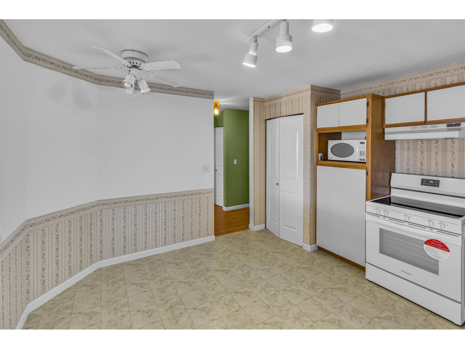 204 45660 KNIGHT ROAD, Sardis West Vedder, Sardis