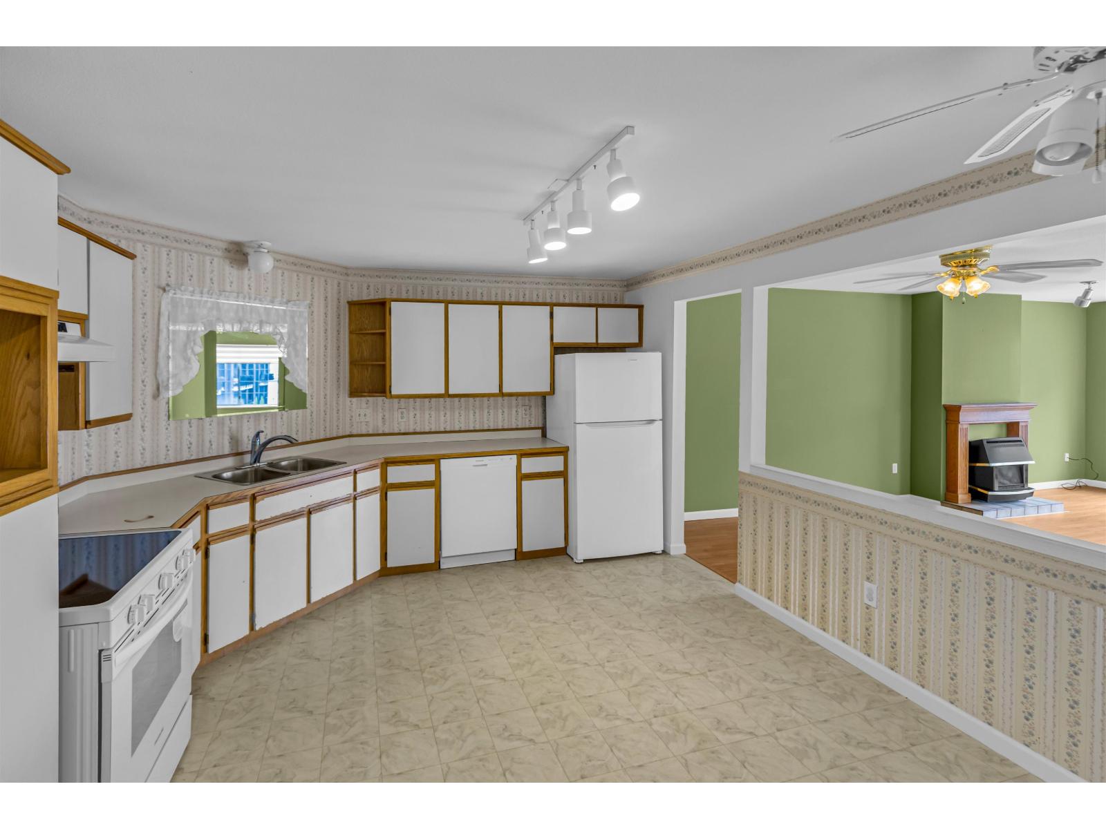 204 45660 KNIGHT ROAD, Sardis West Vedder, Sardis