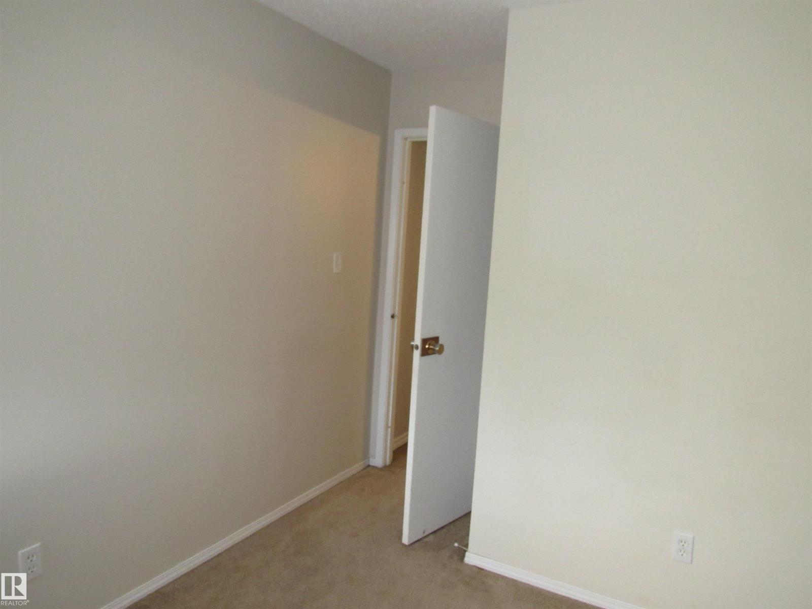 #122 3308 113 AV NW, Edmonton