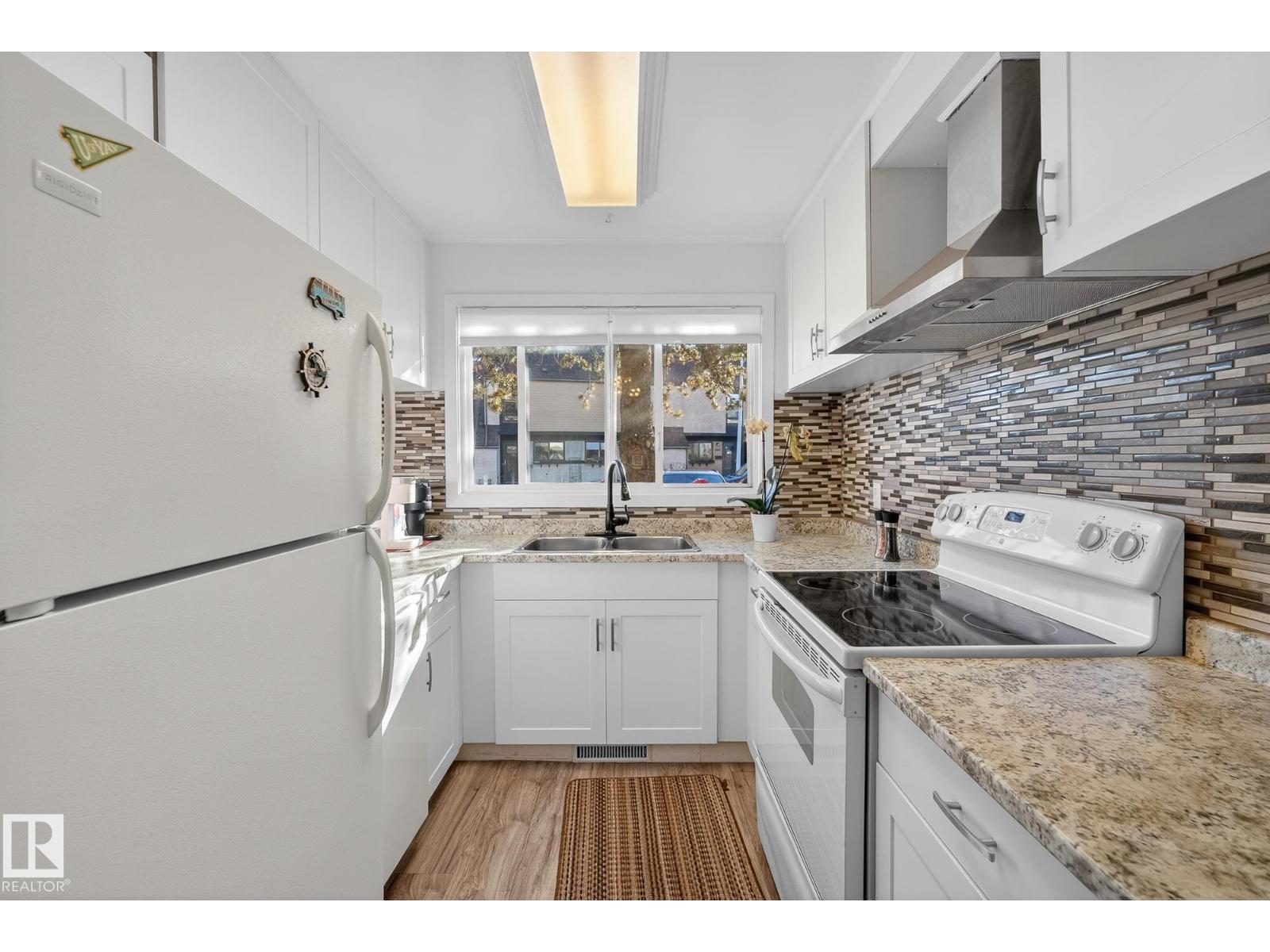 12022 25 AV NW, Edmonton