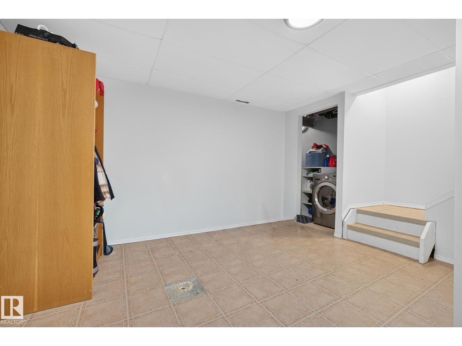 12022 25 AV NW, Edmonton