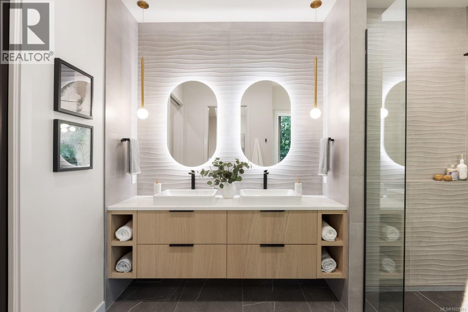  11392 Chalet Road, North Saanich