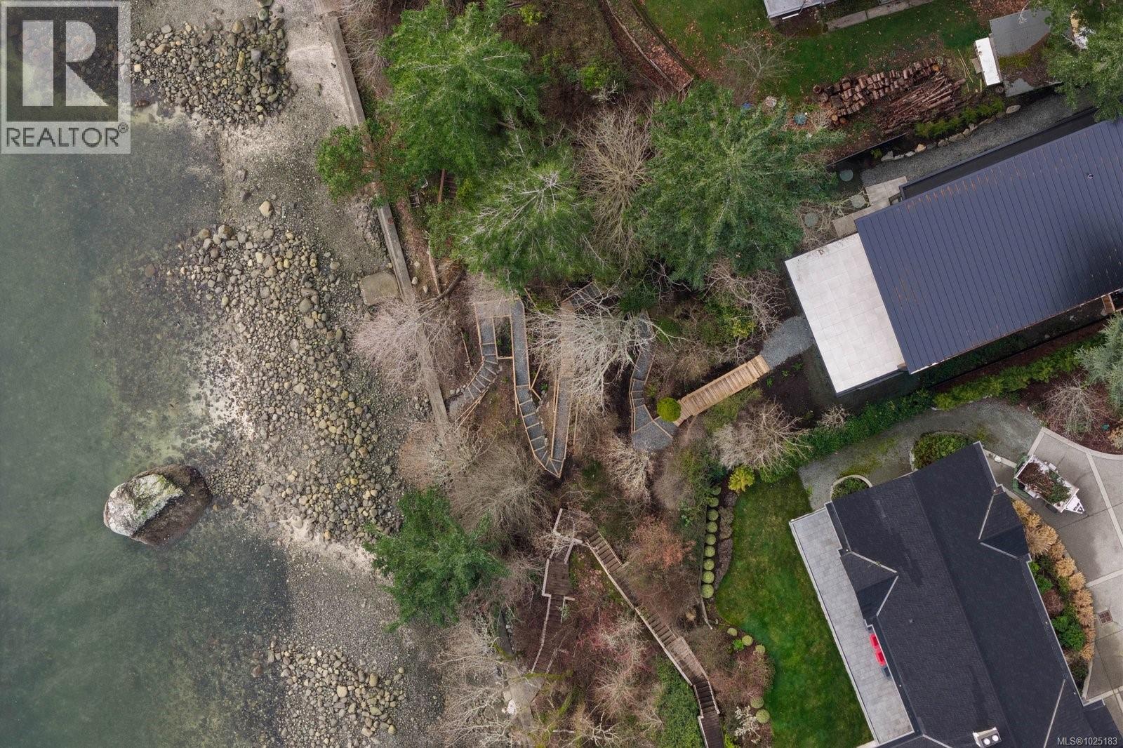  11392 Chalet Road, North Saanich