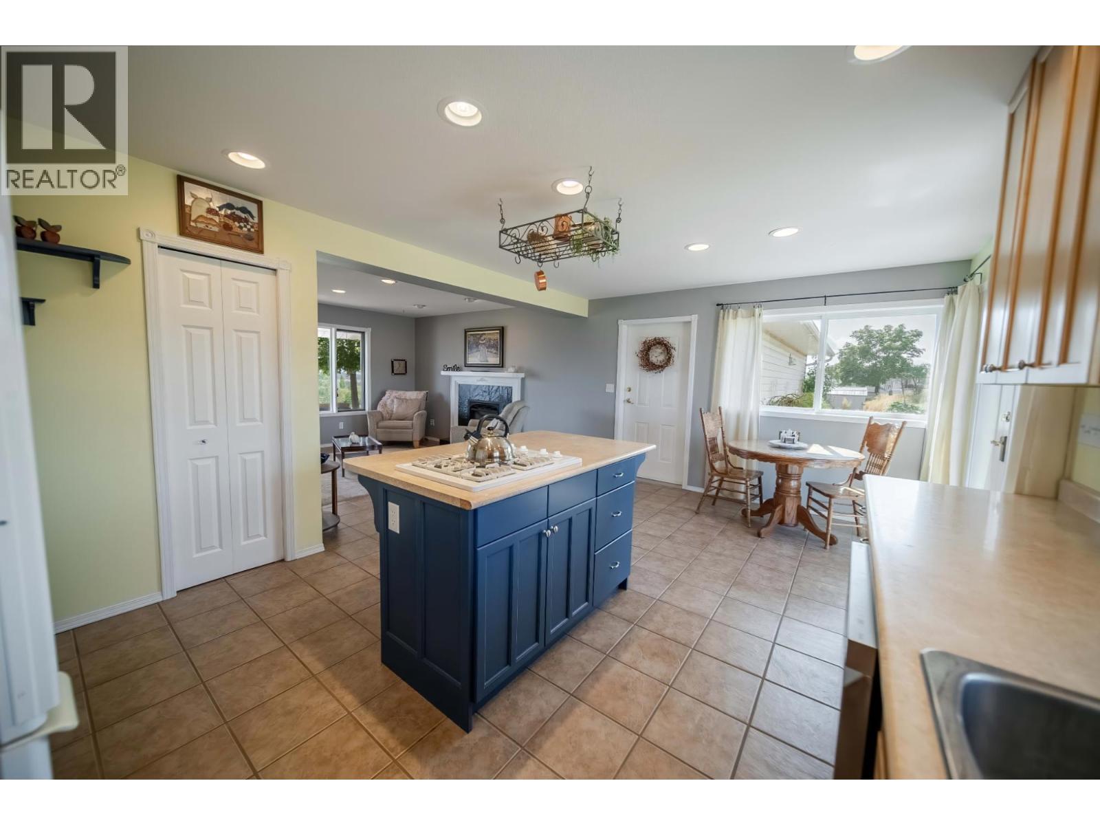 9617 CLEARVIEW Road, Cranbrook