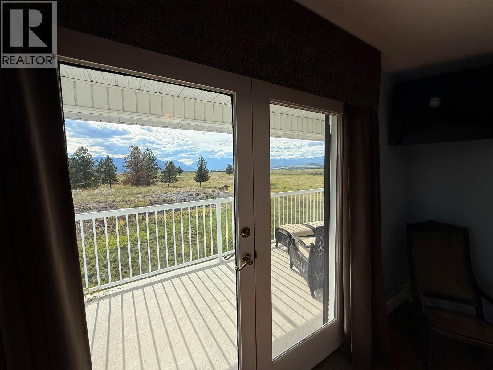 9617 CLEARVIEW Road, Cranbrook