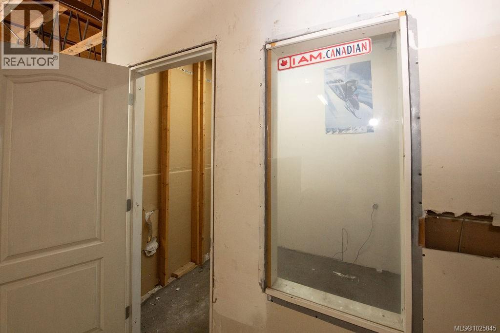 2130 Cliffe Ave, Courtenay