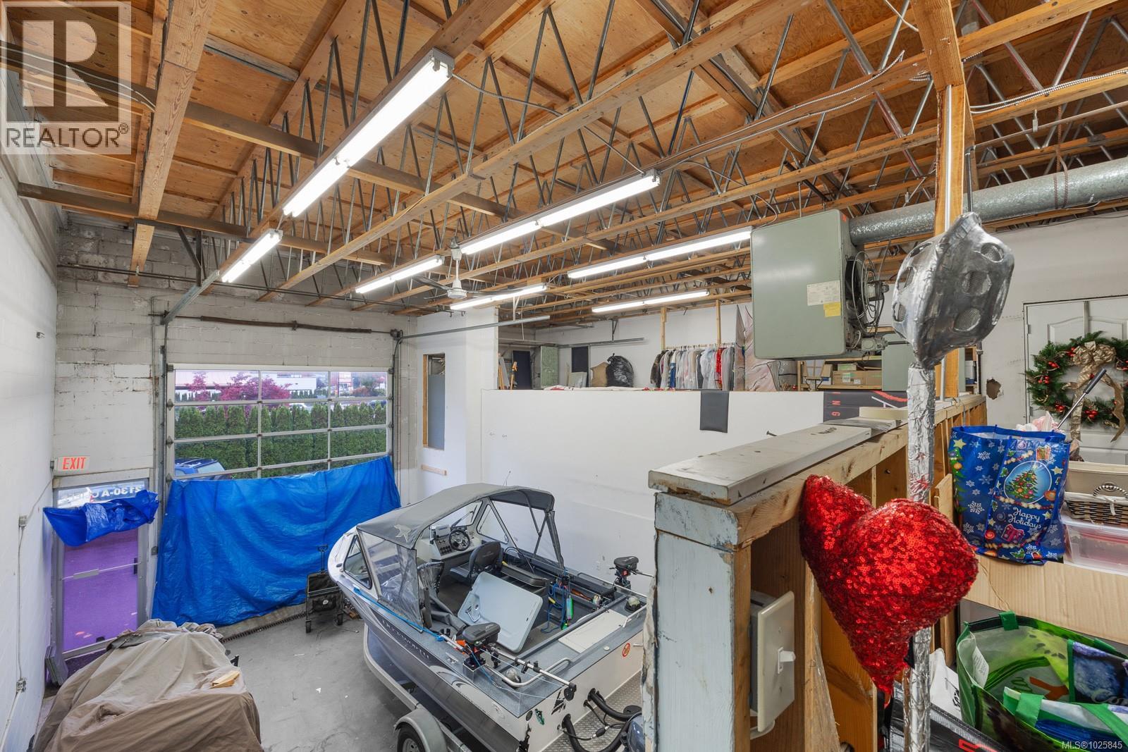 2130 Cliffe Ave, Courtenay