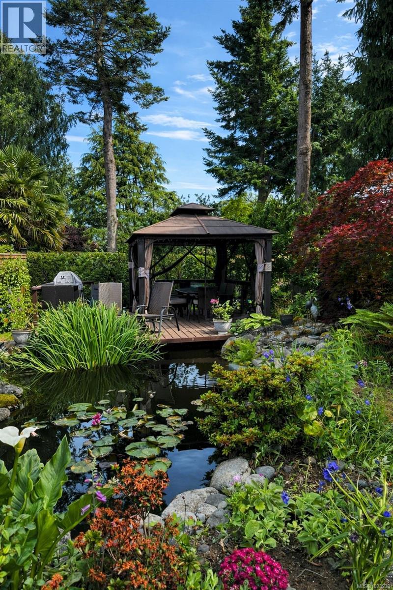  2241 Lifton Place, Saanich